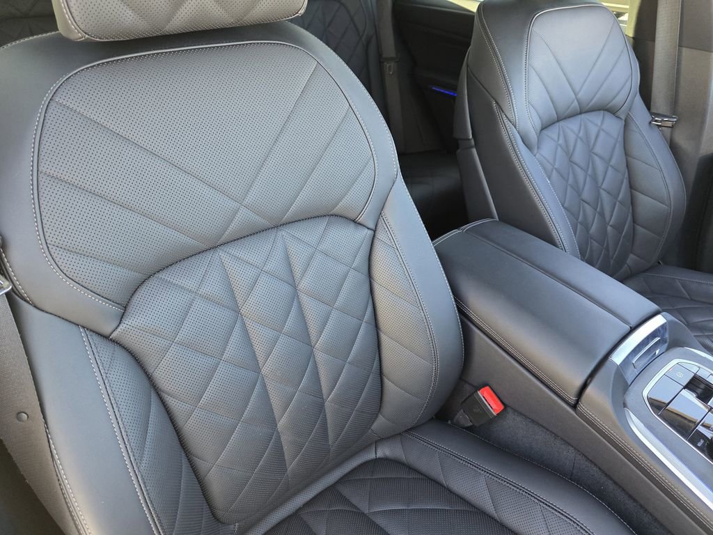 Used 2025 BMW X5 sDrive40i w/ Climate Comfort Package image 29