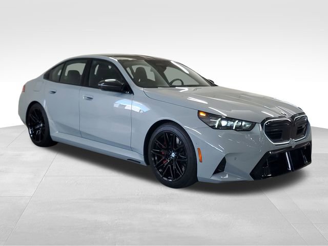 Used 2025 BMW M5 w/ Carbon Package image 3