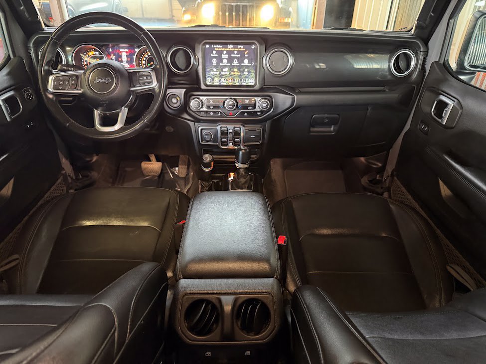 Used 2021 Jeep Wrangler Unlimited Sahara AWD/4WD image 9