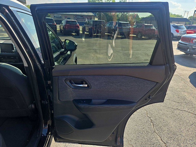 Used 2021 Nissan Rogue SV image 14