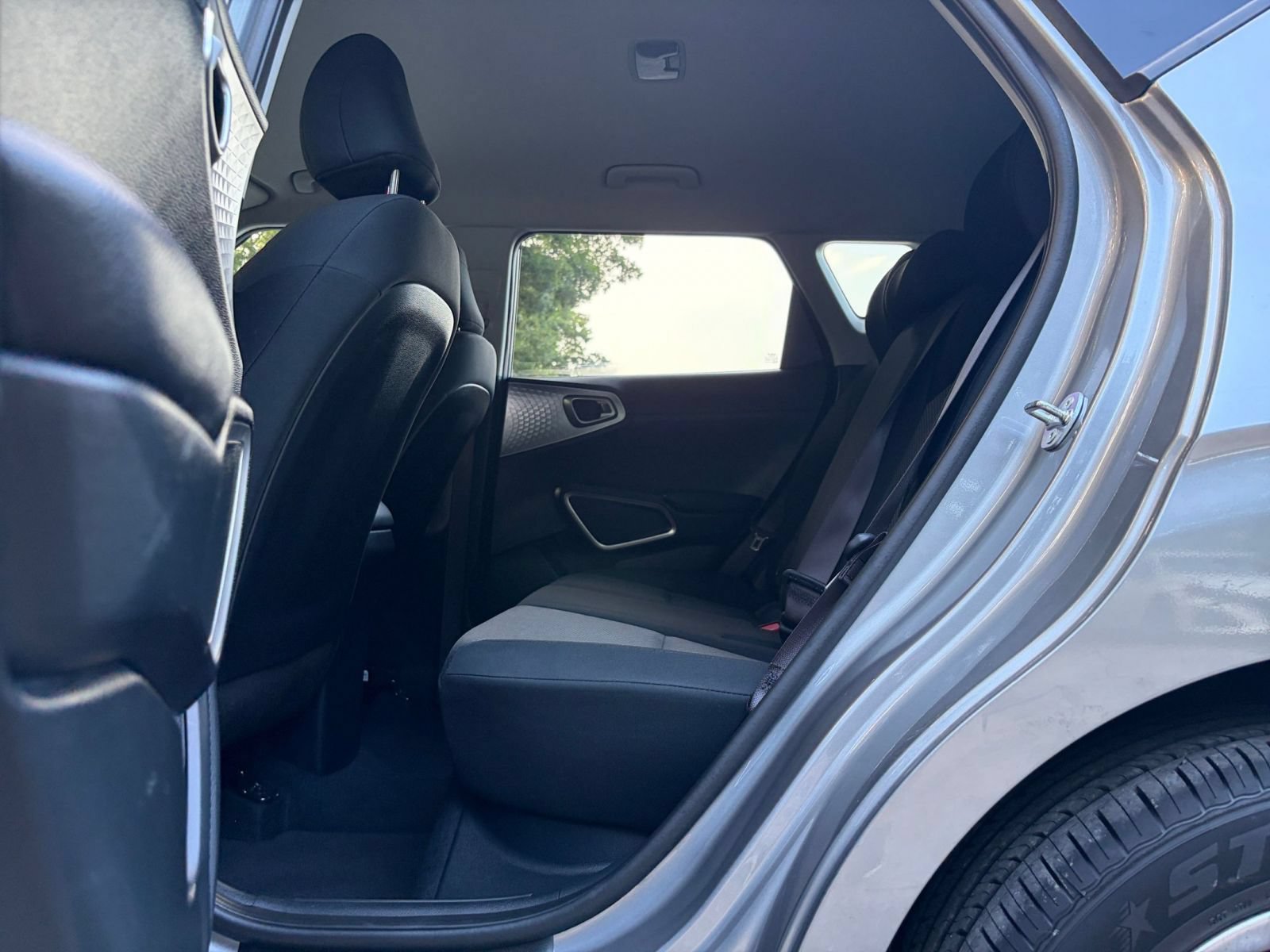 Used 2025 Kia Soul LX w/ LX Technology Package FWD image 23