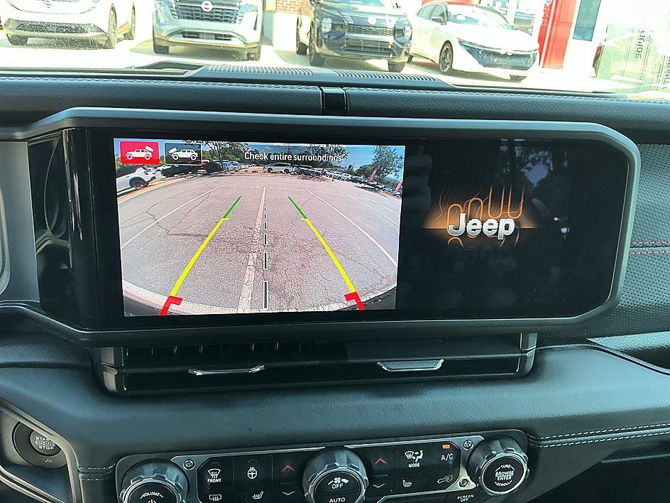 Used 2025 Jeep Wrangler Unlimited Rubicon w/ XTREMEE 35" Tire Package AWD/4WD image 17