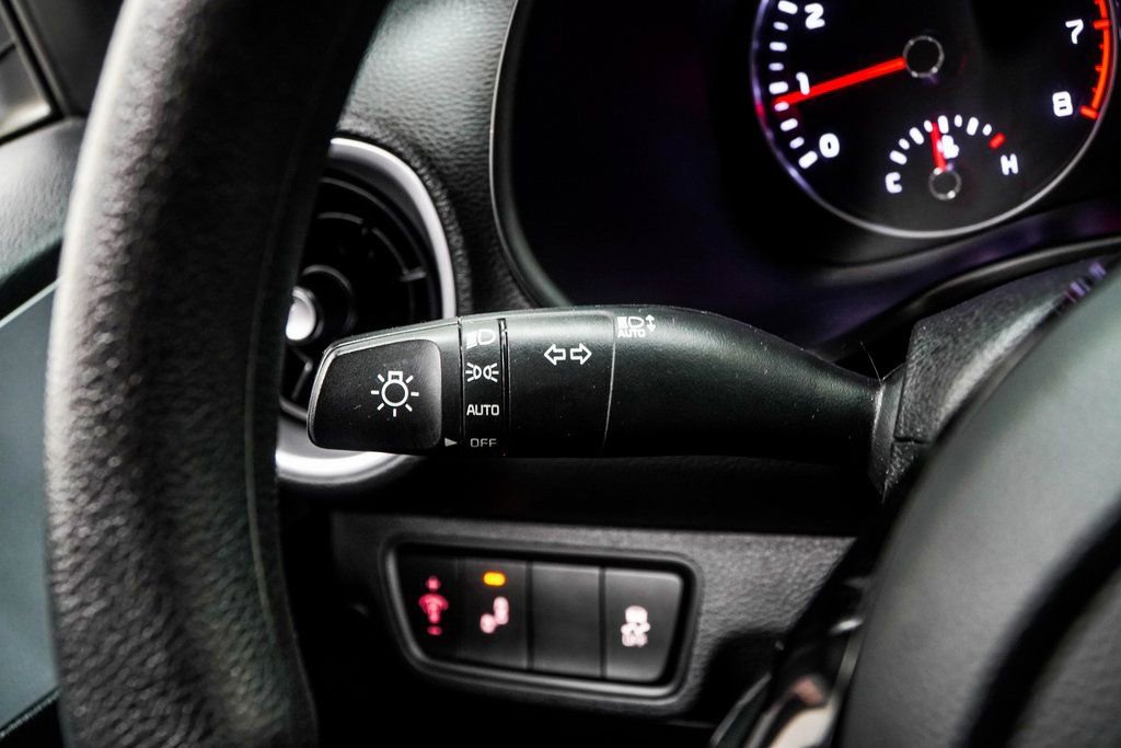 Used 2023 Kia Forte LXS w/ LXS Technology Package image 32