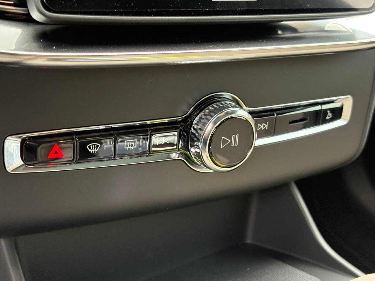New 2026 Volvo XC90 B6 Plus image 17