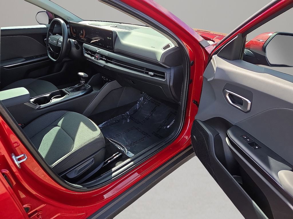 Used 2025 Kia K4 LXS image 13