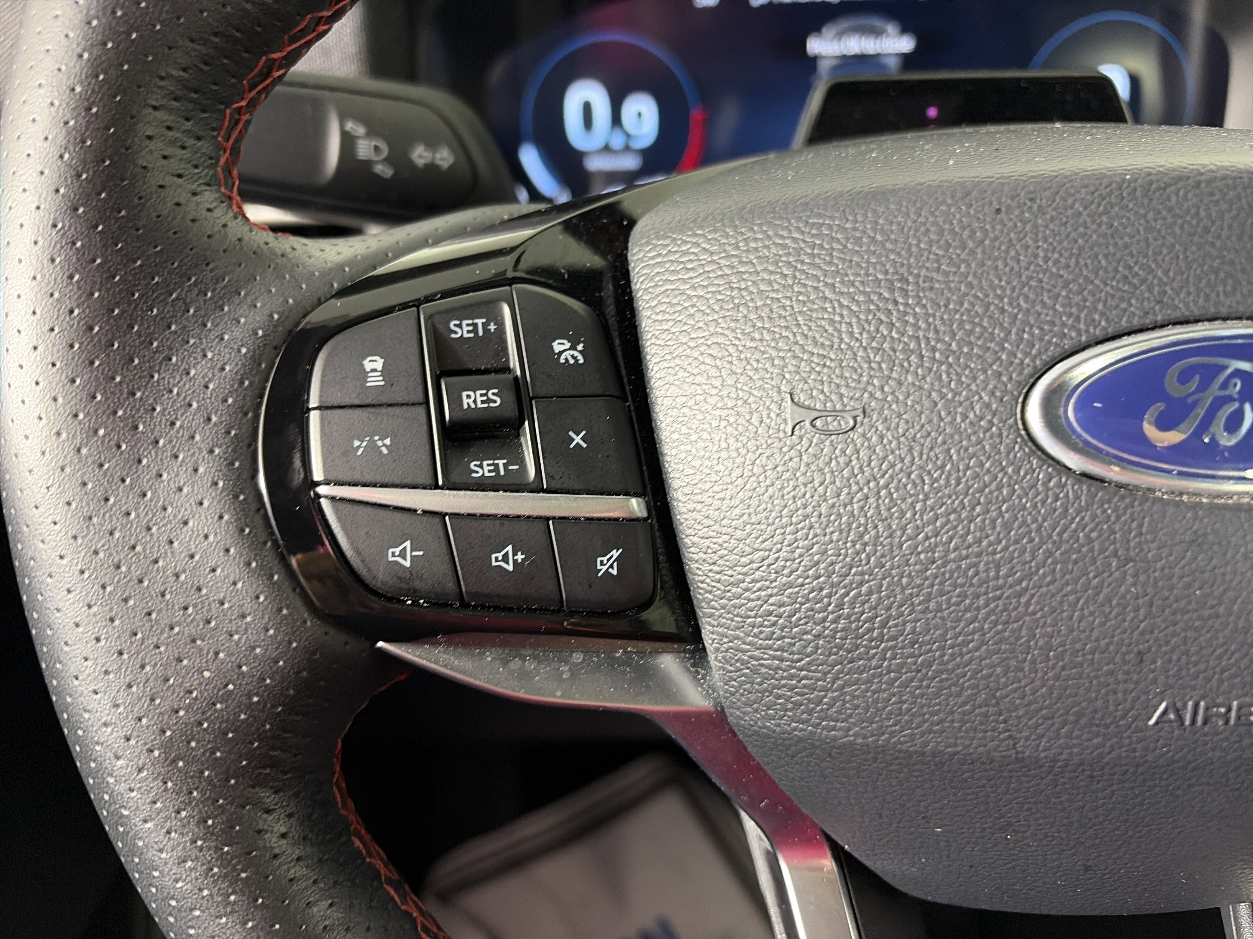 Used 2025 Ford Explorer ST-Line w/ ST-Line Street Pack image 15