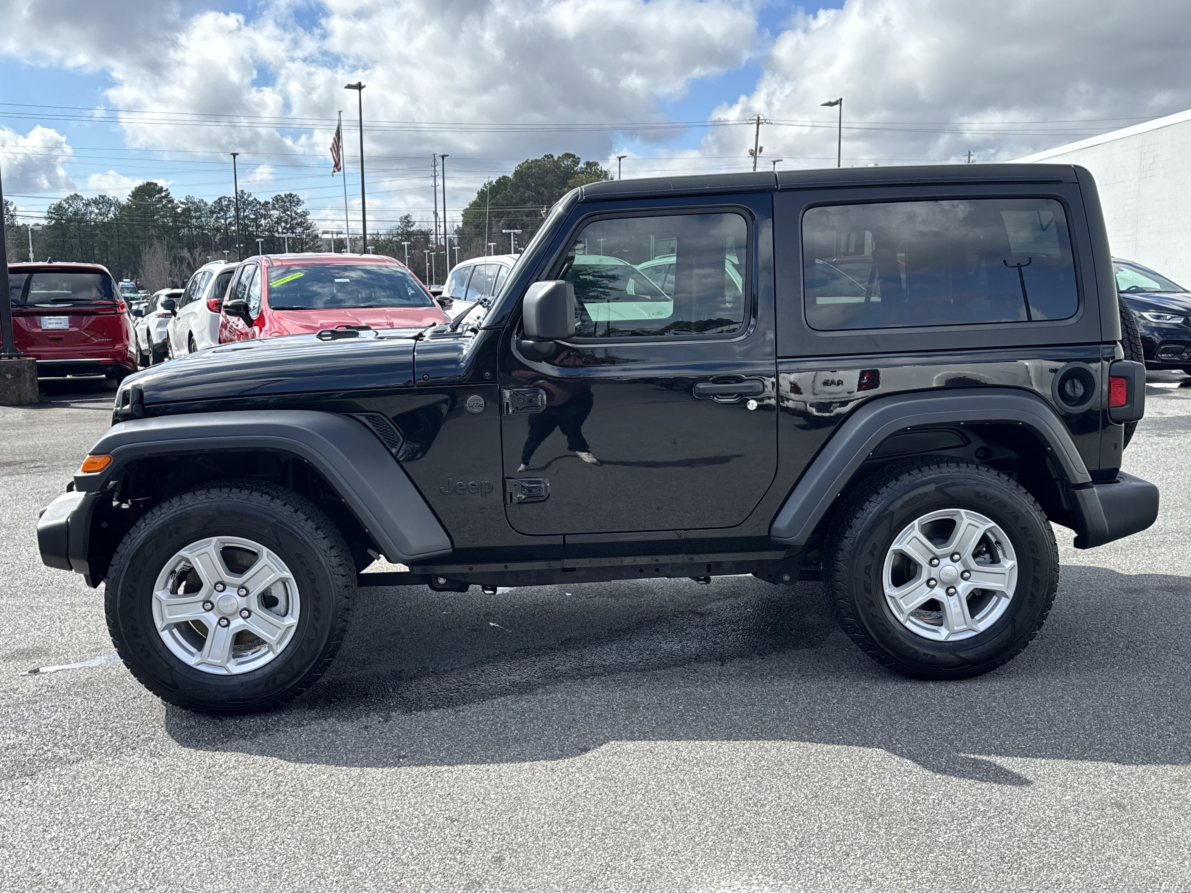 Used 2022 Jeep Wrangler Sport S image 7