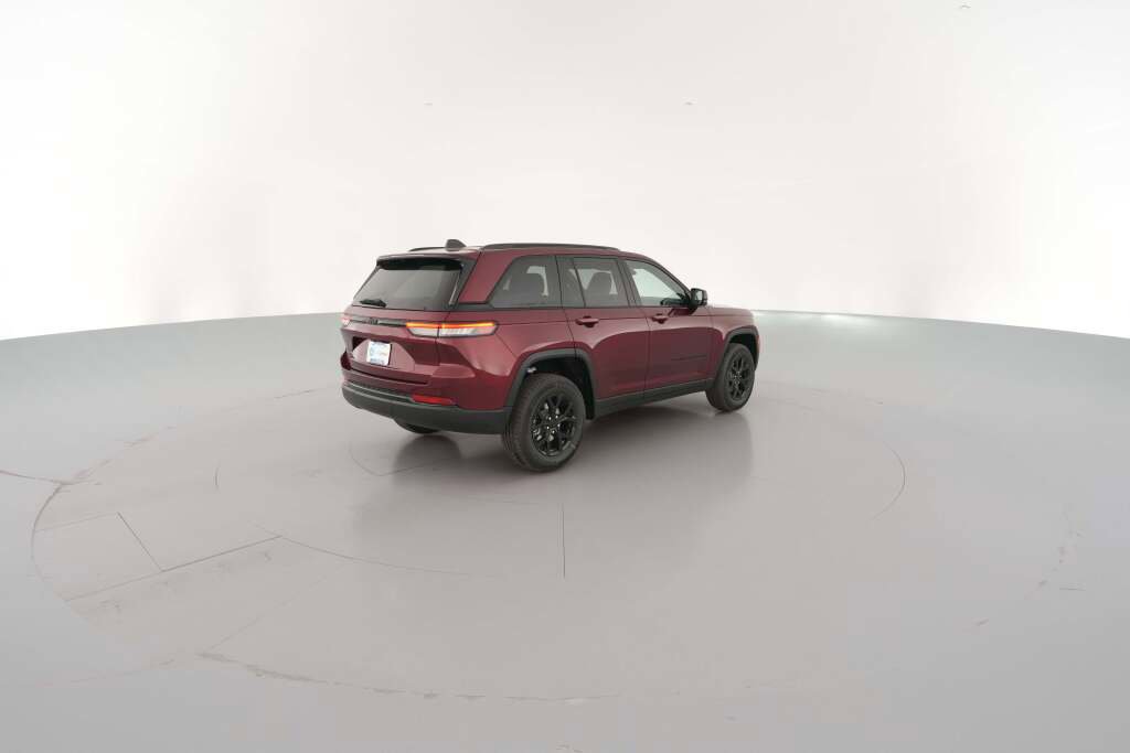 New 2025 Jeep Grand Cherokee Altitude image 12