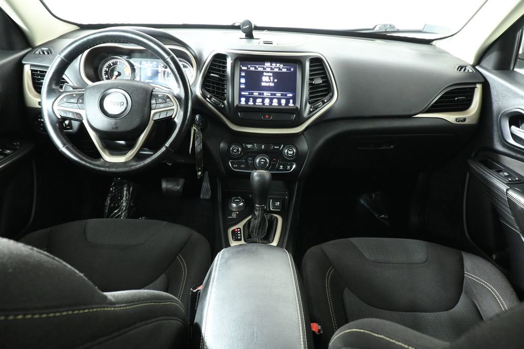 Used 2016 Jeep Cherokee Latitude w/ Cold Weather Group image 4