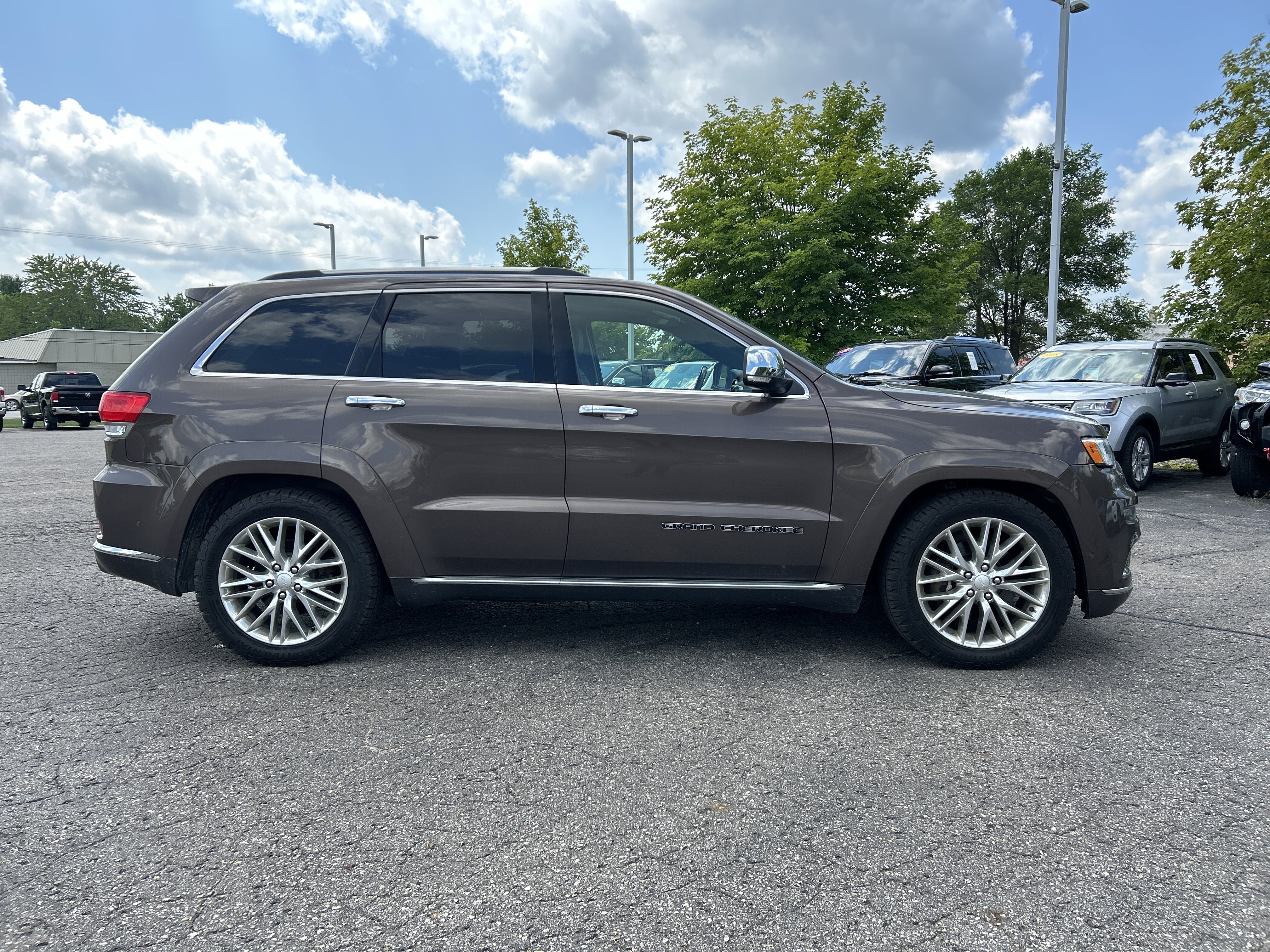 Used 2018 Jeep Grand Cherokee Summit w/ Skid Plate Group AWD/4WD image 3