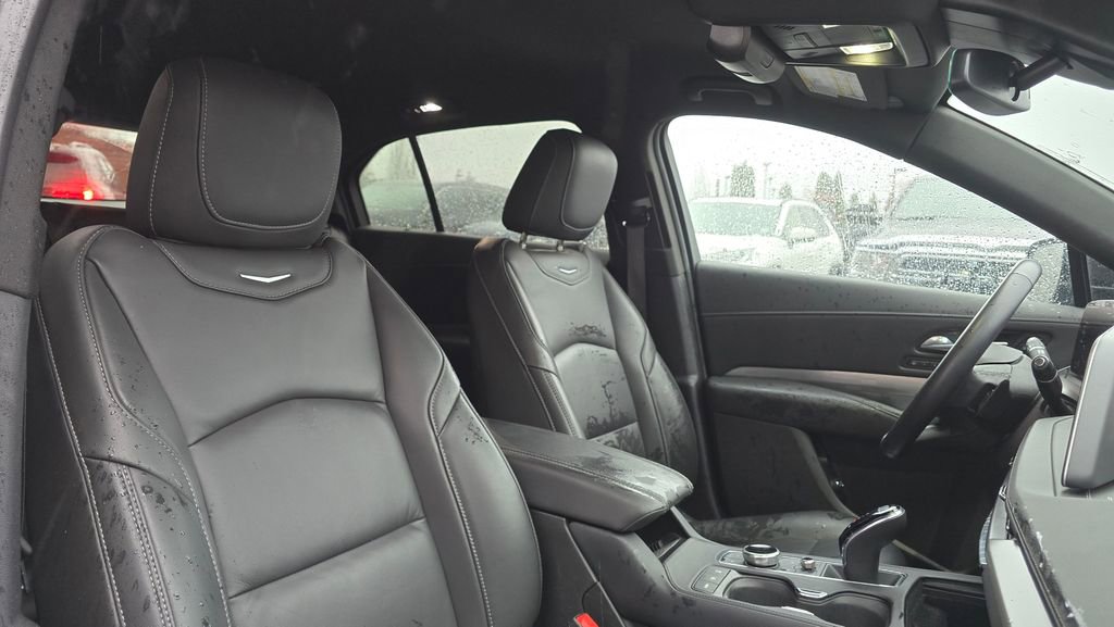 Used 2025 Cadillac XT4 Premium Luxury image 13