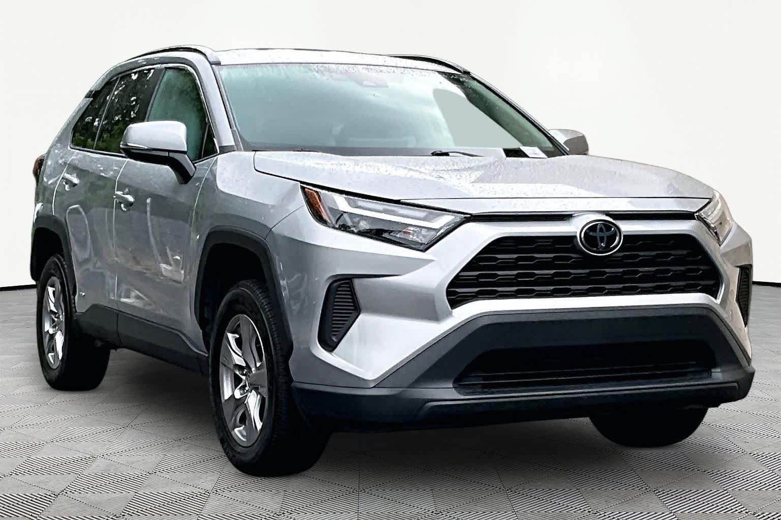 Certified 2025 Toyota RAV4 XLE AWD/4WD image 3