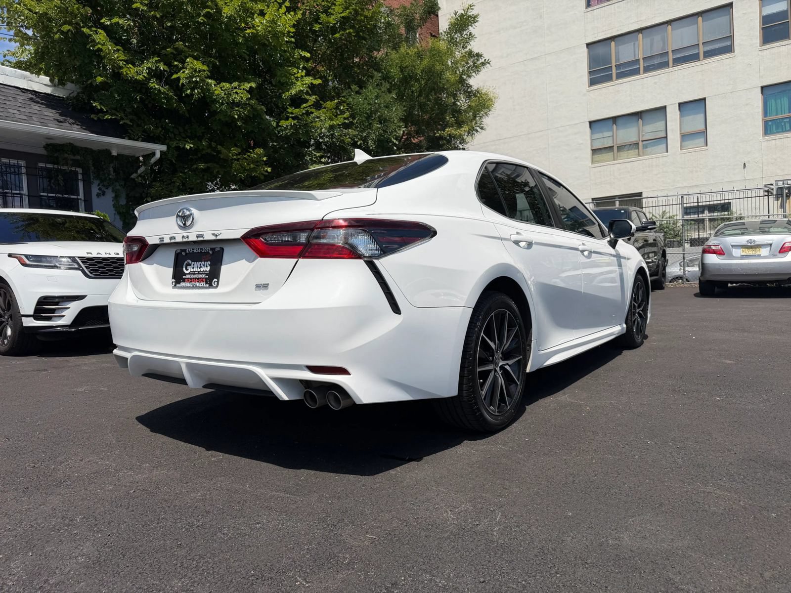 Used 2021 Toyota Camry SE FWD image 5