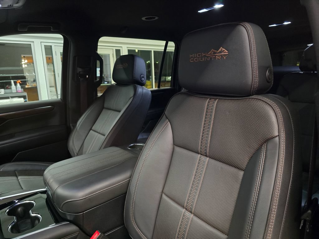 Used 2025 Chevrolet Suburban High Country RWD image 19