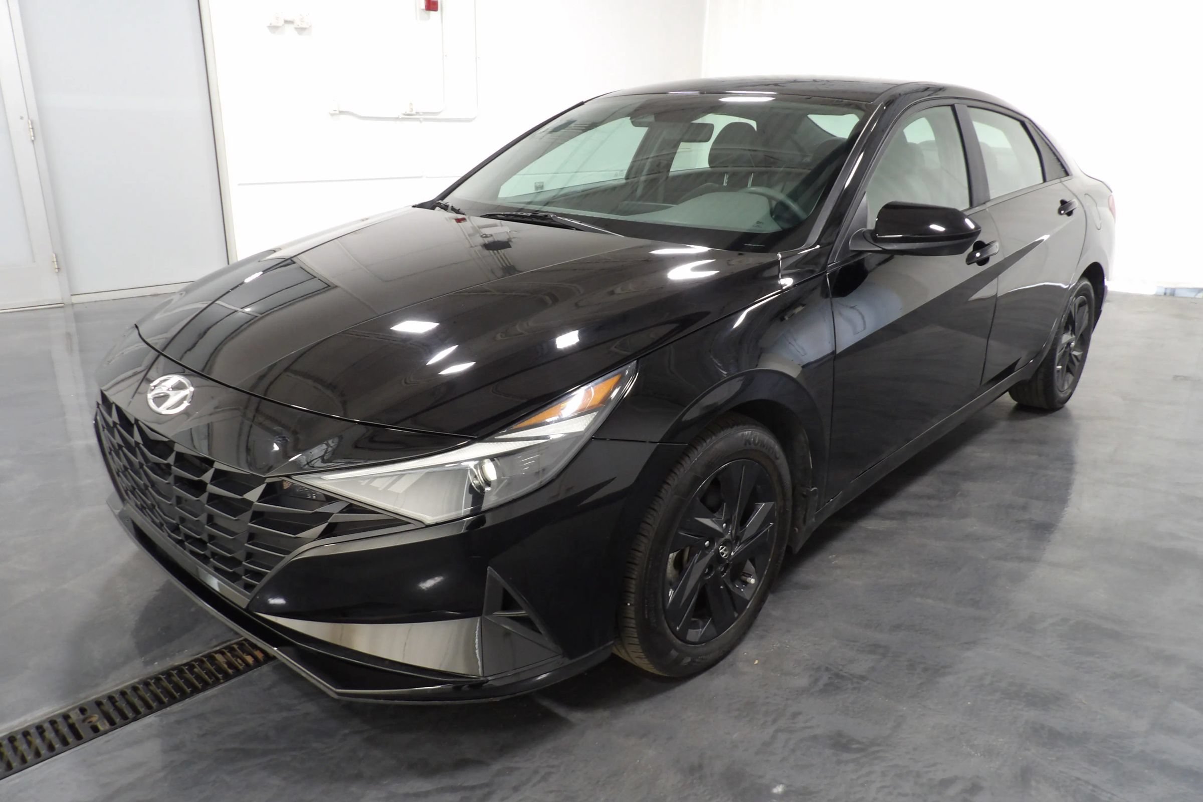 Used 2022 Hyundai Elantra SEL FWD image 3