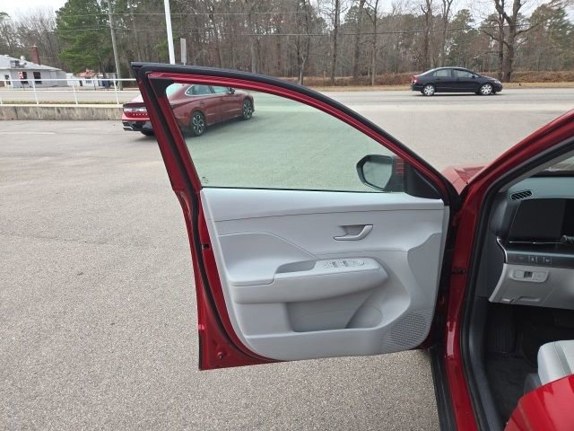 Used 2025 Hyundai Kona SEL image 10