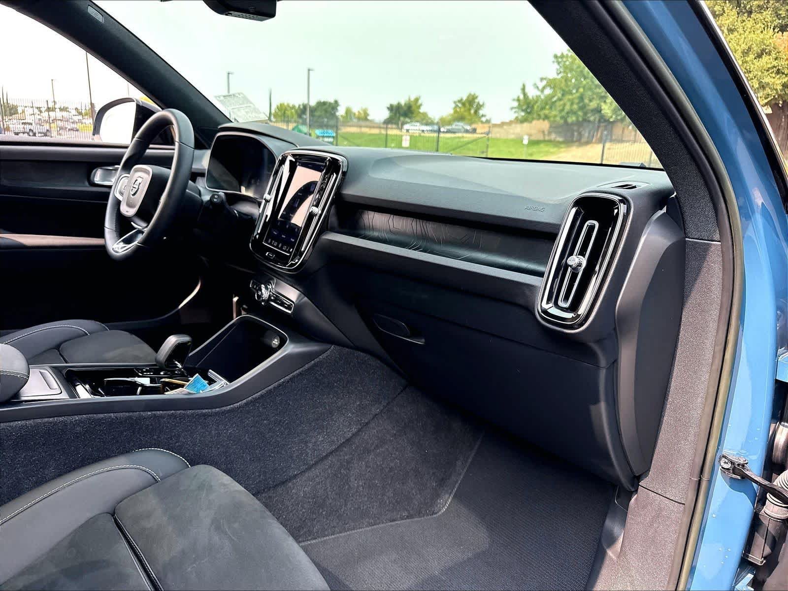 Used 2023 Volvo XC40 Recharge Ultimate AWD/4WD image 19