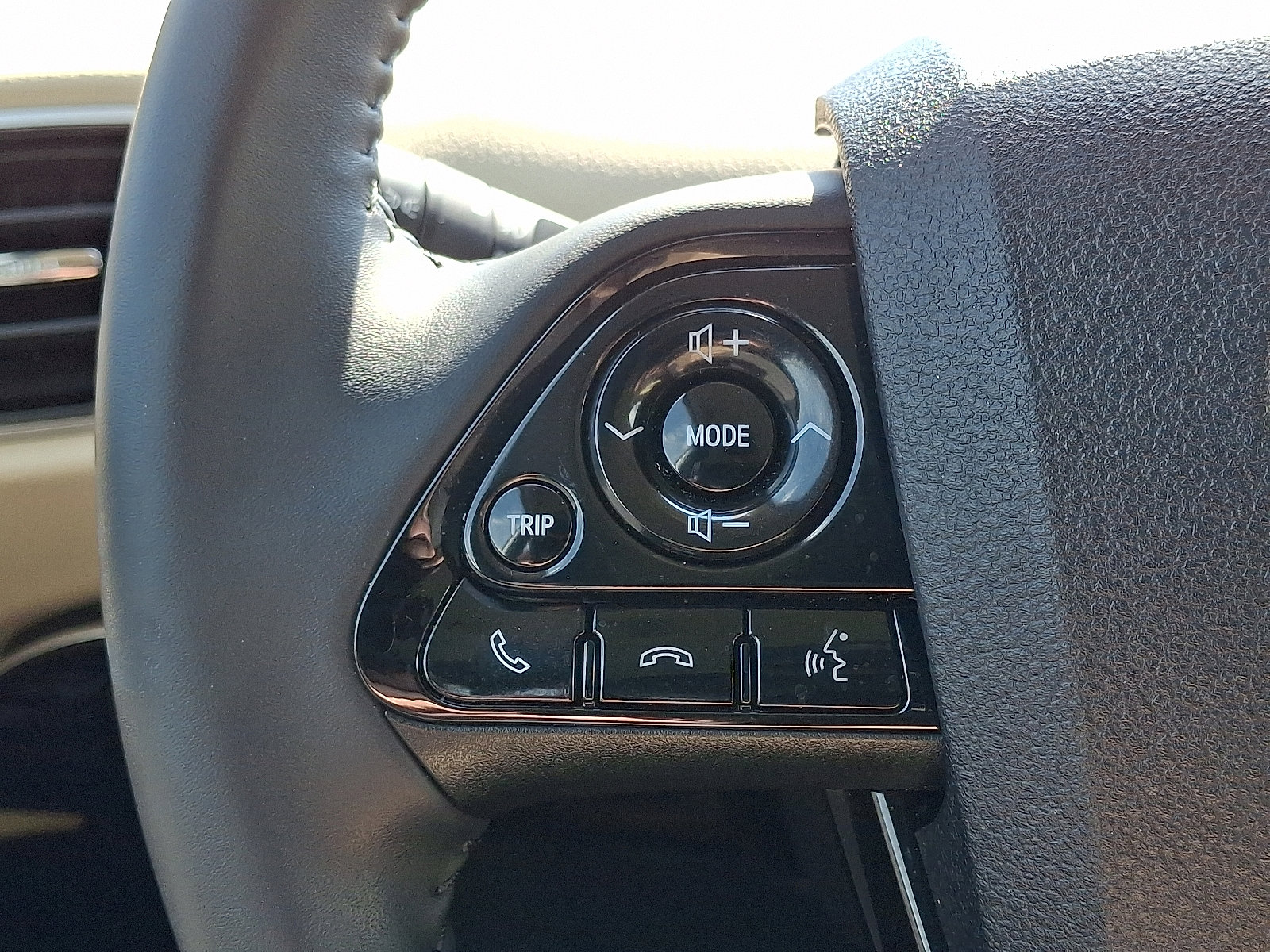 Certified 2021 Toyota Prius XLE image 22