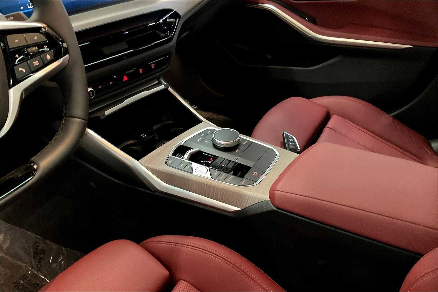 Used 2025 BMW 330i Sedan w/ Premium Package image 20