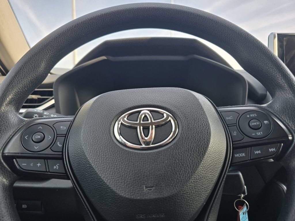 Certified 2025 Toyota RAV4 LE AWD/4WD image 26