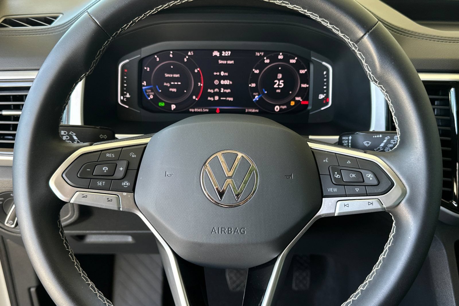 Used 2023 Volkswagen Atlas SE w/ Panoramic Sunroof Package FWD image 24