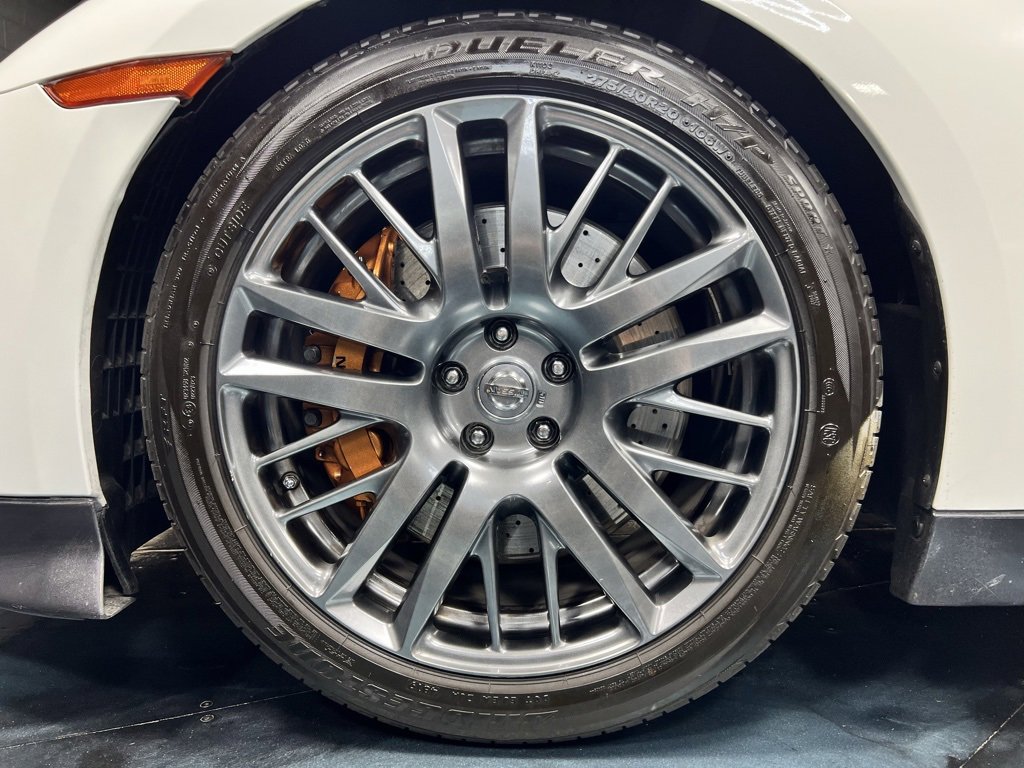 Used 2017 Nissan GT-R Premium image 35