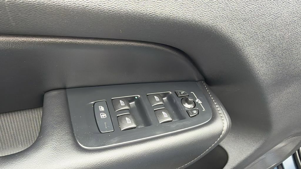 Certified 2025 Volvo XC60 B5 Plus w/ Climate Package image 15