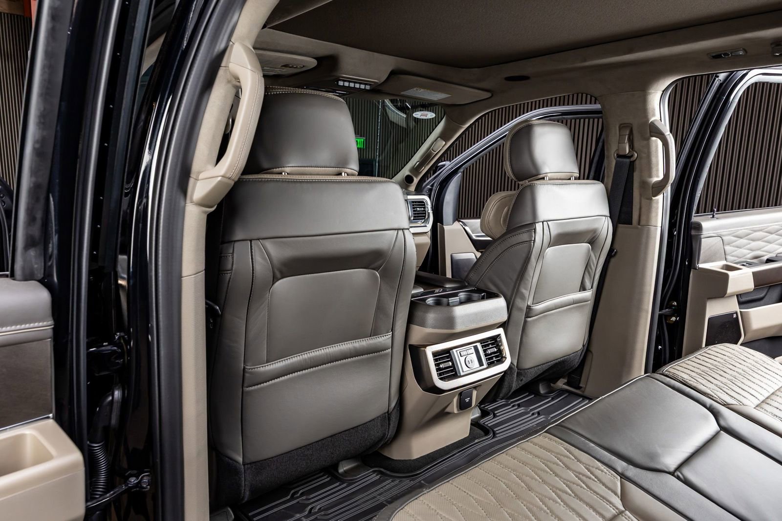 Used 2026 Ford F350 Platinum w/ Platinum Plus Package image 35