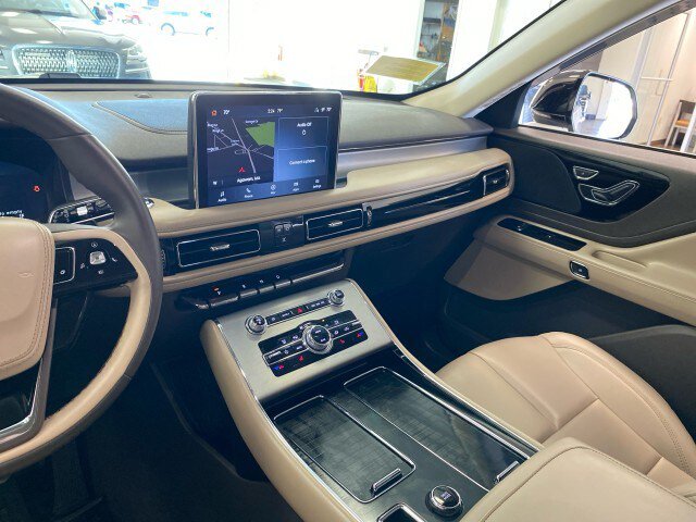 Used 2024 Lincoln Aviator AWD image 13