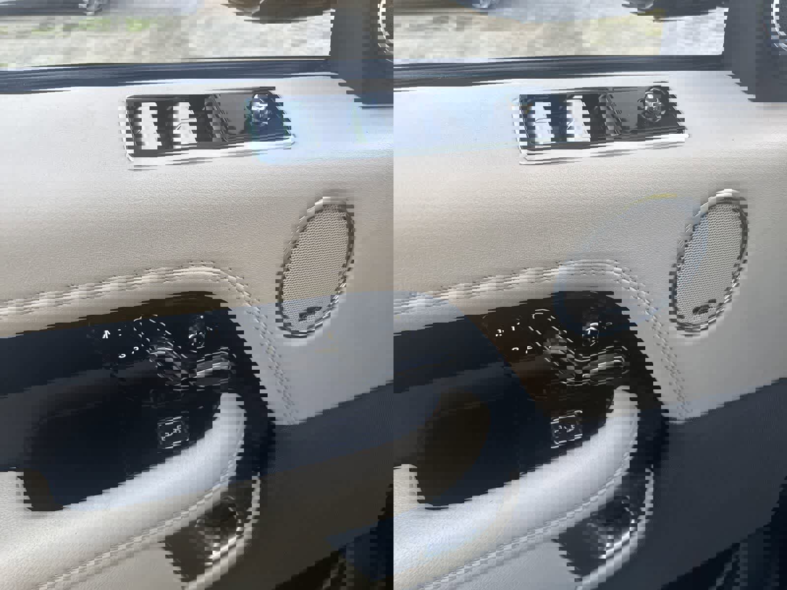 Used 2021 Land Rover Range Rover image 15