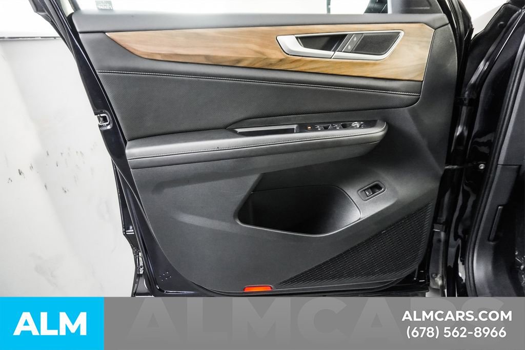 Used 2025 Volkswagen Atlas SE image 48