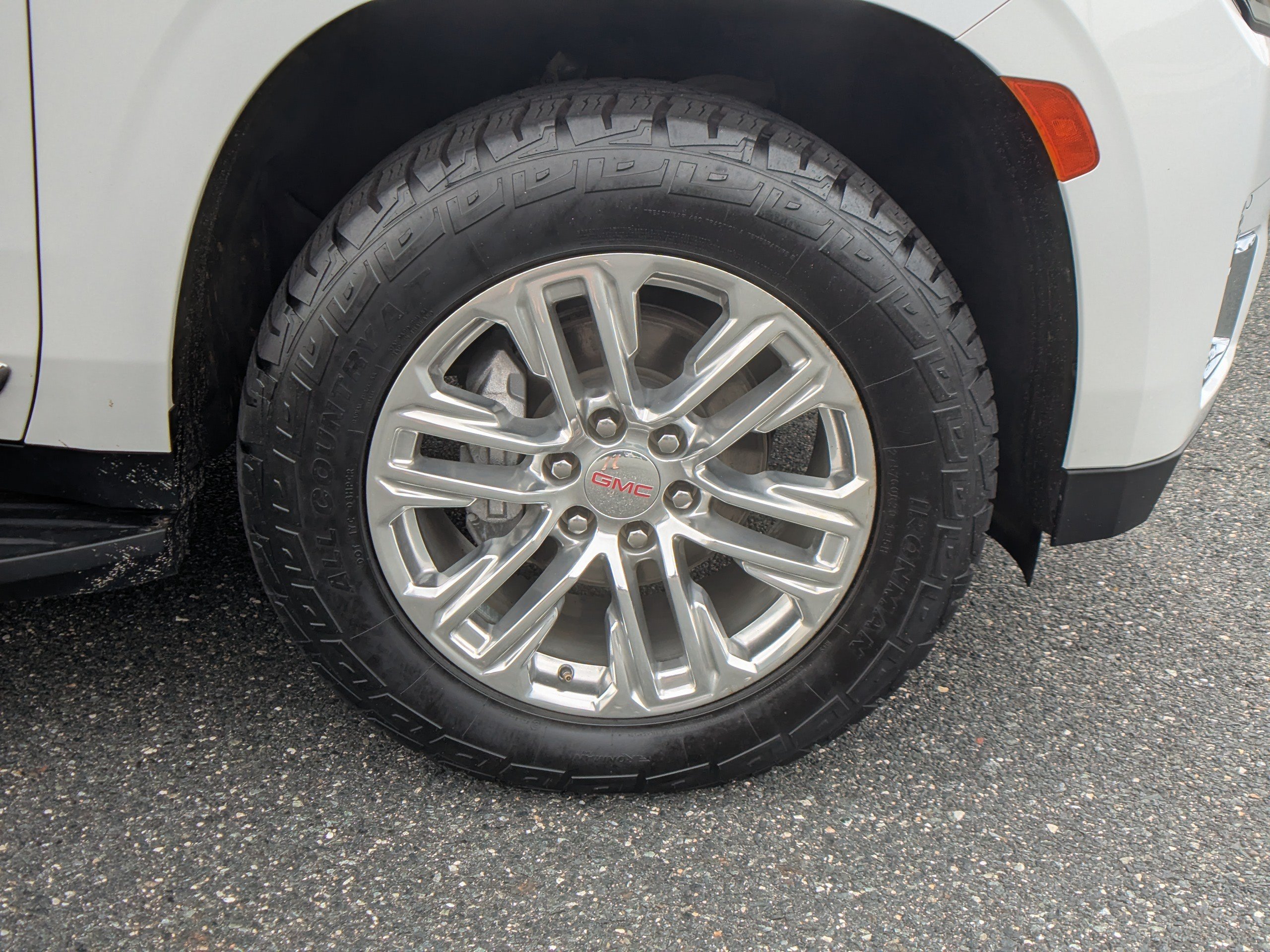 Used 2024 GMC Yukon XL SLT AWD/4WD image 11