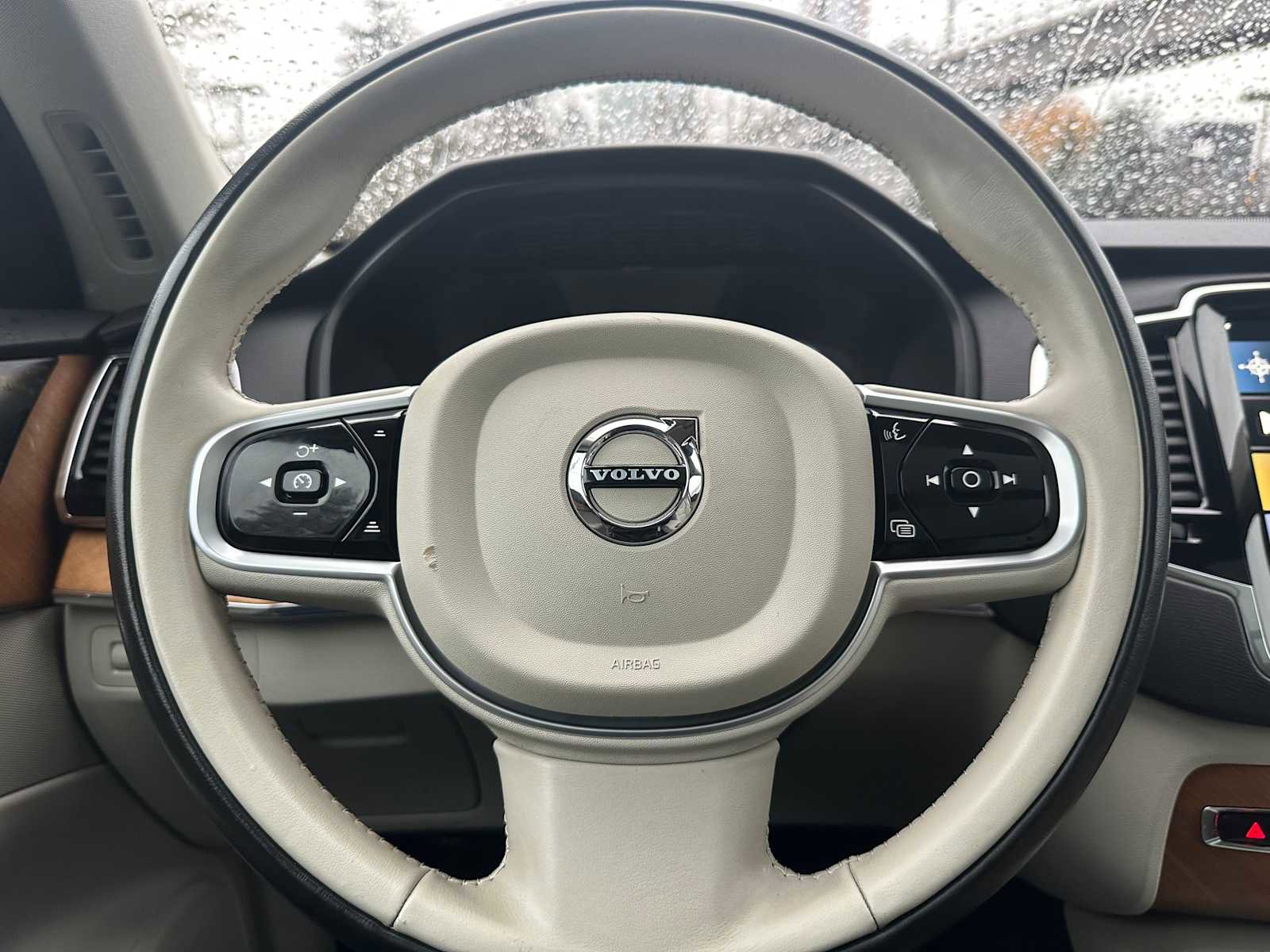 Certified 2022 Volvo XC90 T6 Momentum w/ Advanced Package image 25