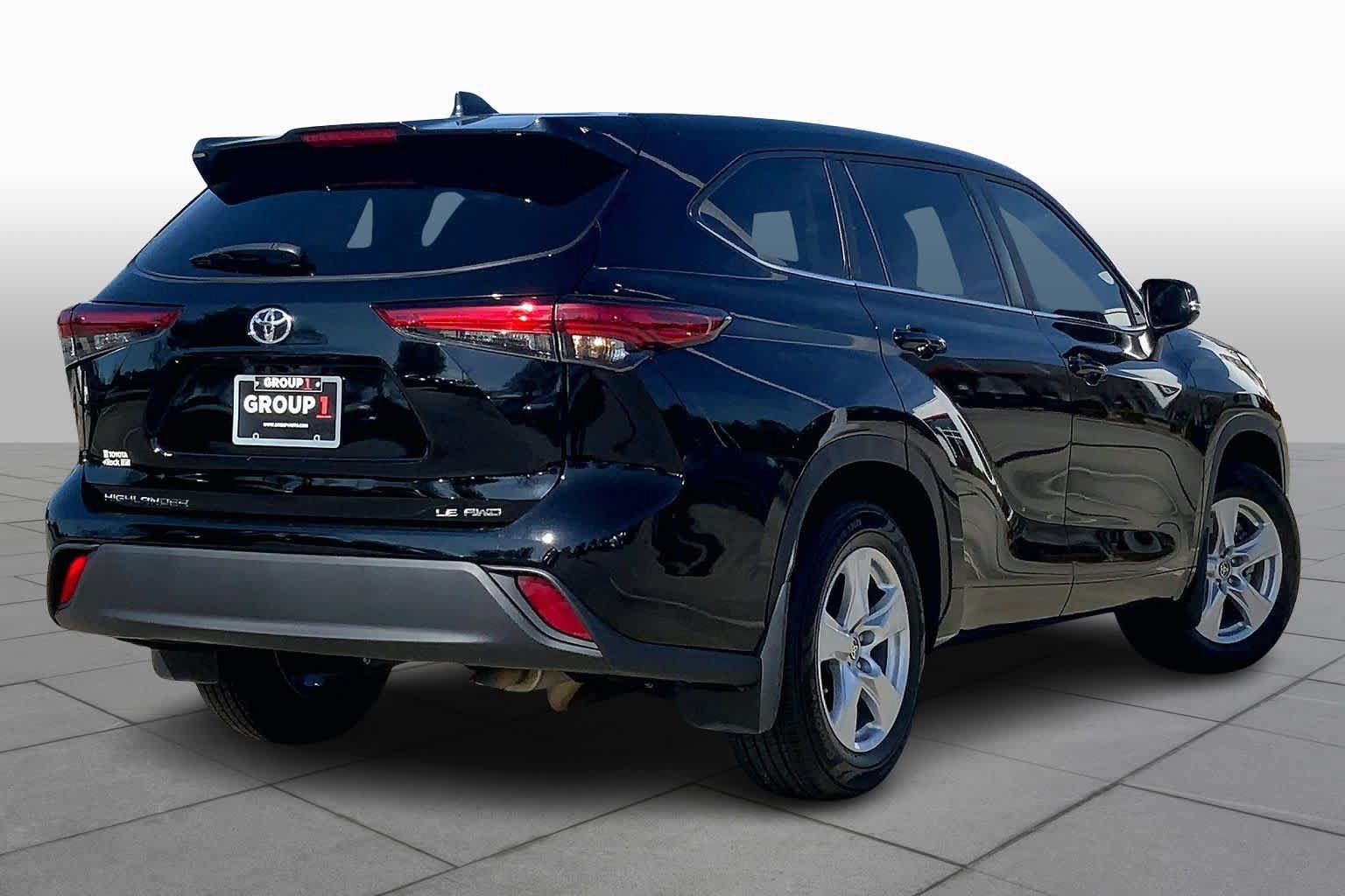 Used 2023 Toyota Highlander LE AWD/4WD image 24