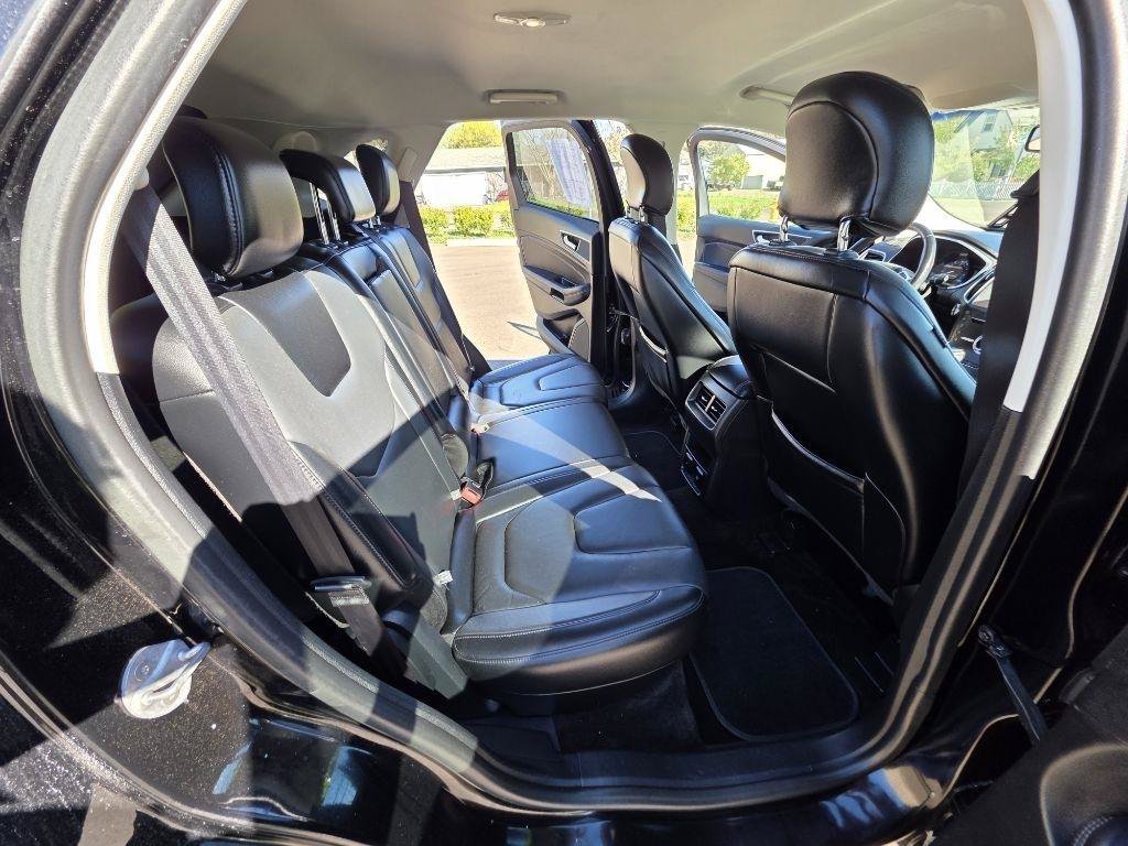Used 2017 Ford Edge Titanium w/ Technology Package FWD image 17
