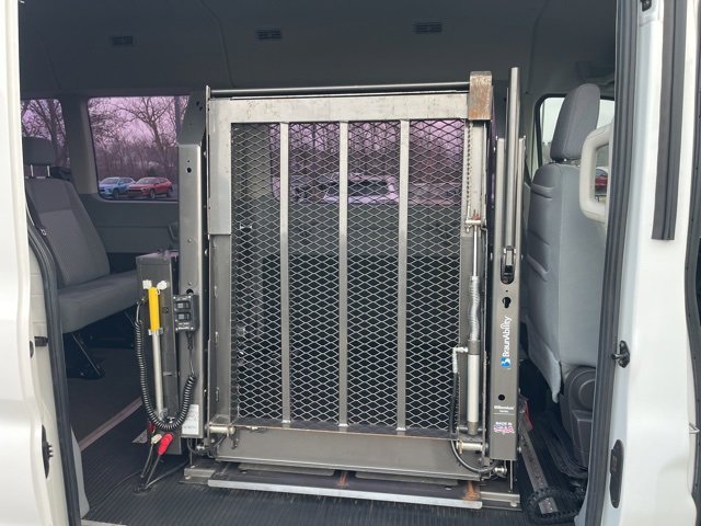 Used 2018 Ford Transit 350 XLT image 27