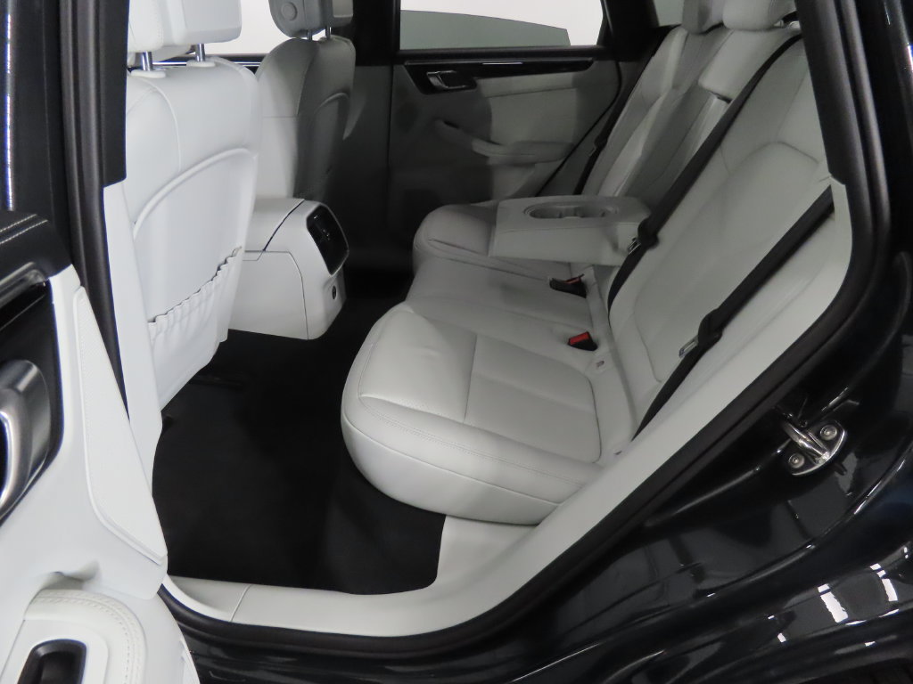 Certified 2023 Porsche Macan S AWD/4WD image 42