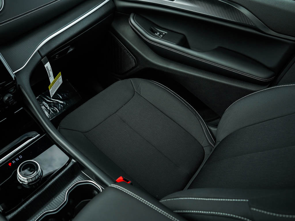 New 2025 Jeep Grand Cherokee Laredo X w/ Luxury Tech Group I image 25