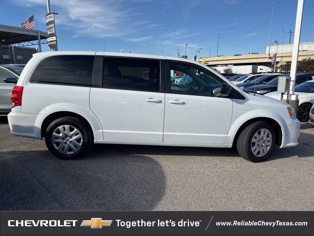 Used 2018 Dodge Grand Caravan SE w/ UConnect Hands-Free Group image 9