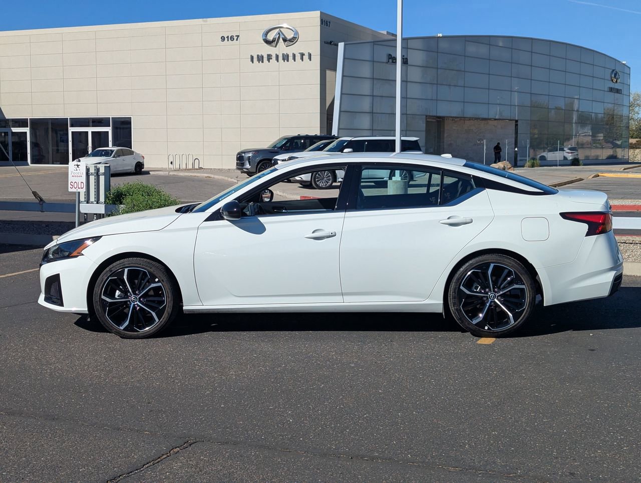 Used 2025 Nissan Altima 2.5 SR image 3