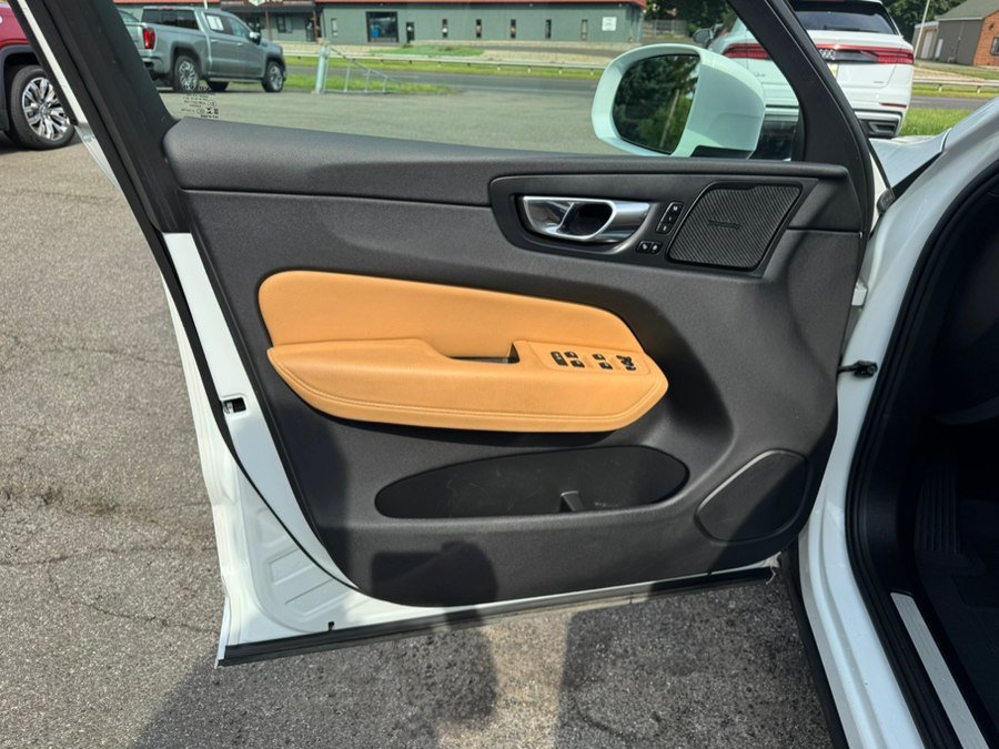 Used 2019 Volvo XC60 T6 Momentum w/ Multimedia Package AWD/4WD image 15