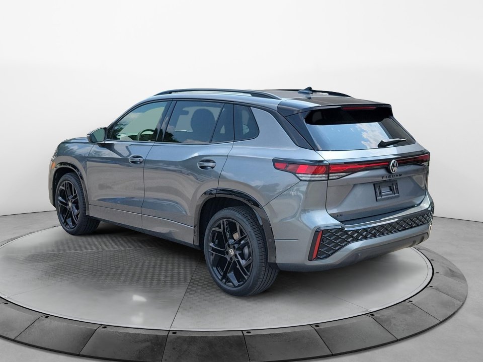 New 2026 Volkswagen Tiguan SE R-Line FWD image 5
