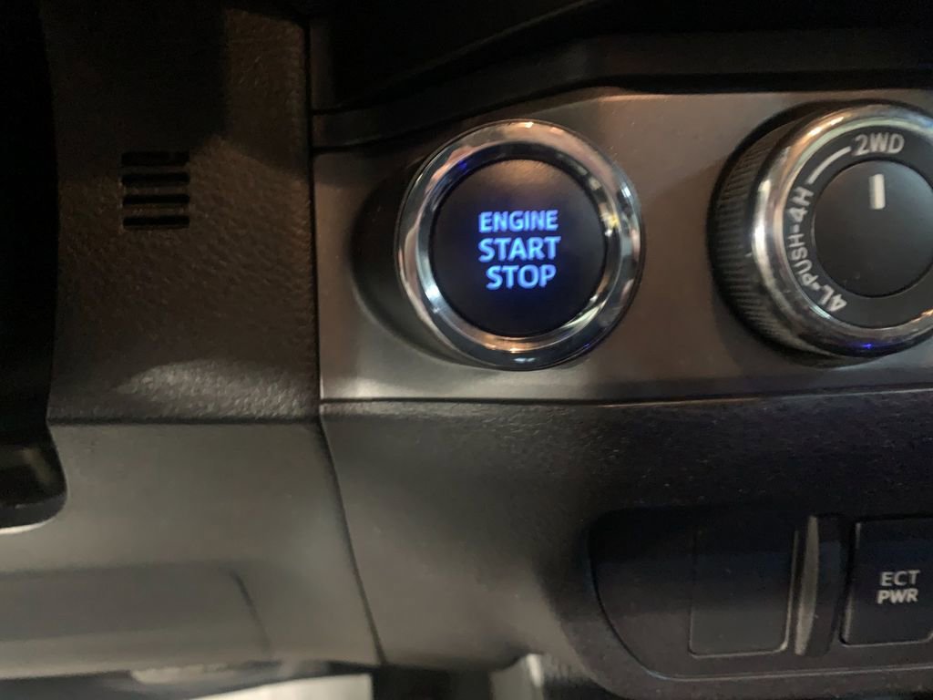 Used 2020 Toyota Tacoma TRD Sport AWD/4WD image 25