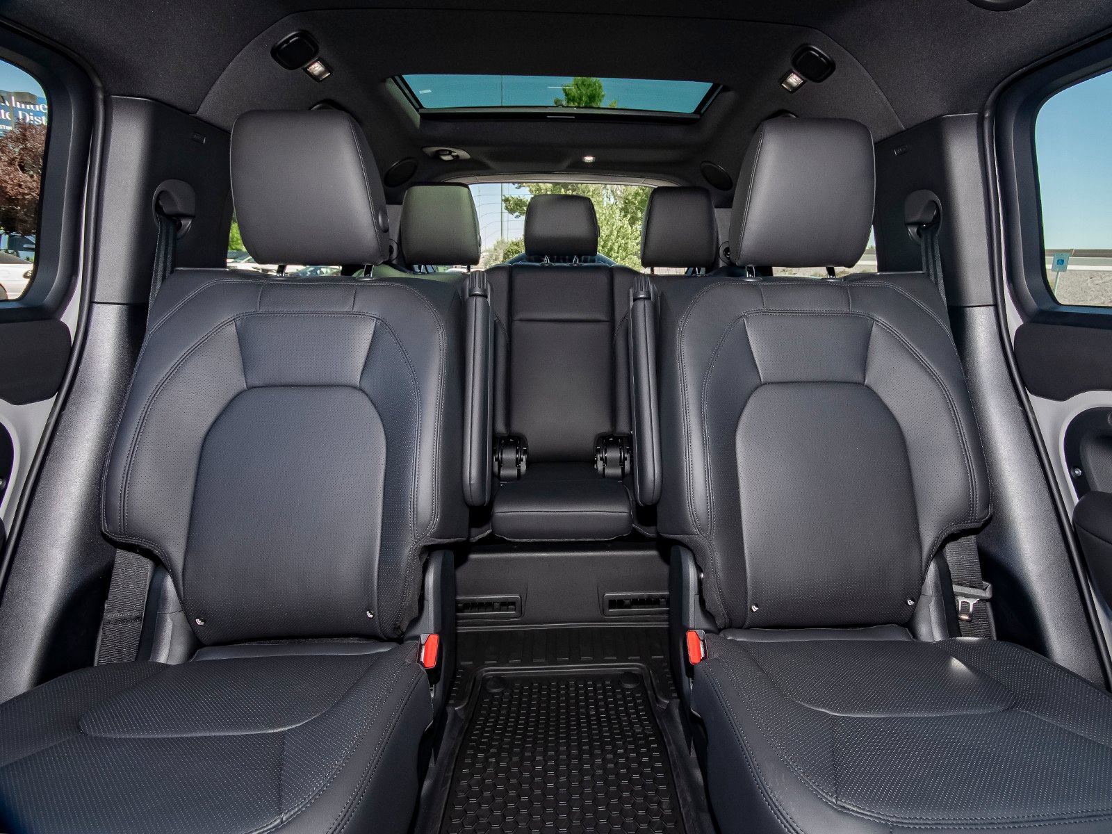 New 2026 Land Rover Defender 130 X-Dynamic SE AWD/4WD image 47