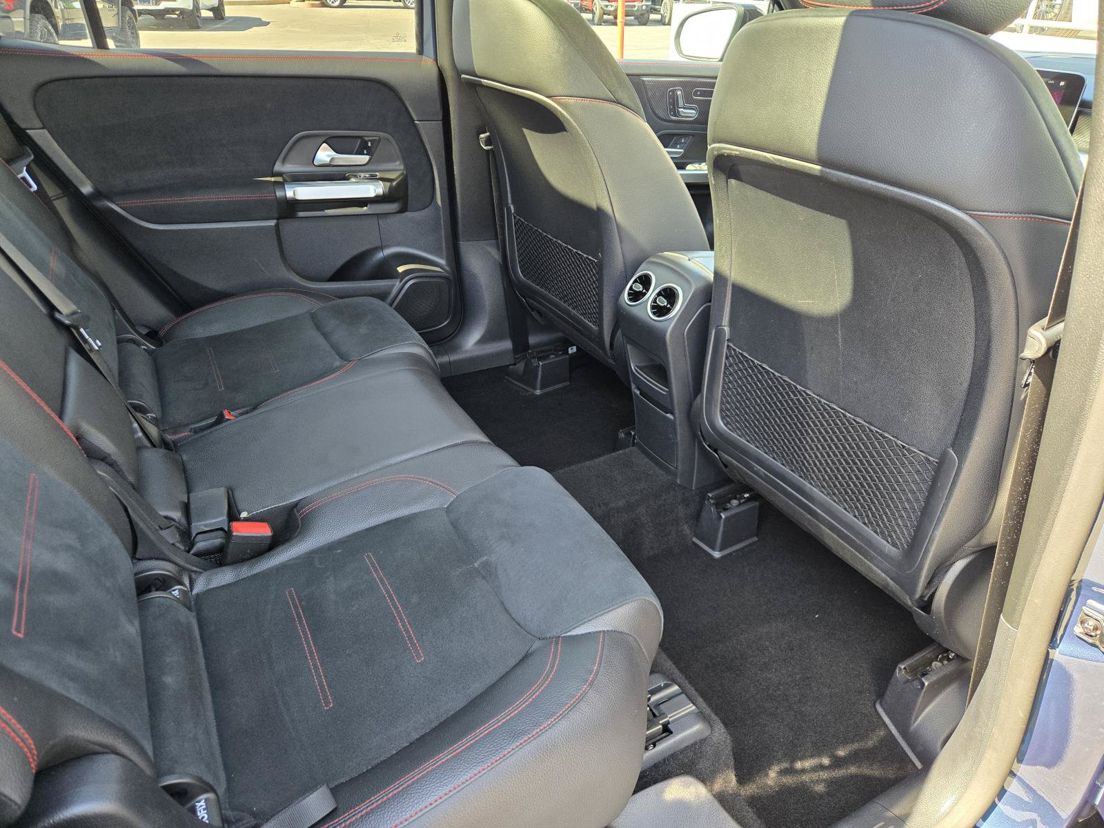 Used 2021 Mercedes-Benz GLB 250 image 28