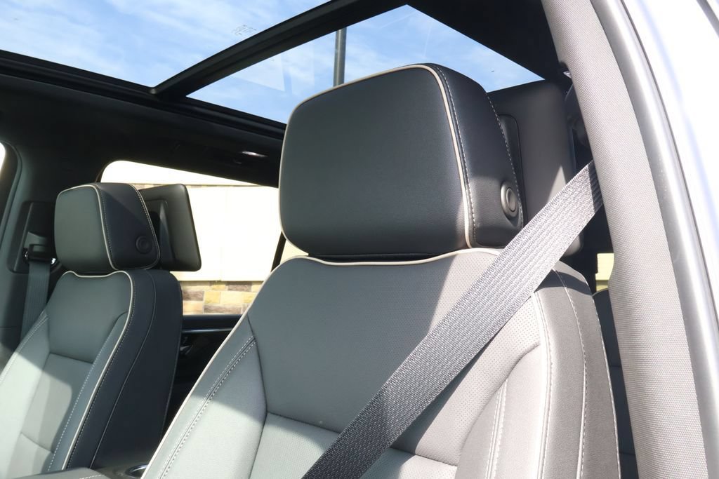 New 2026 Chevrolet Suburban Premier AWD/4WD image 16