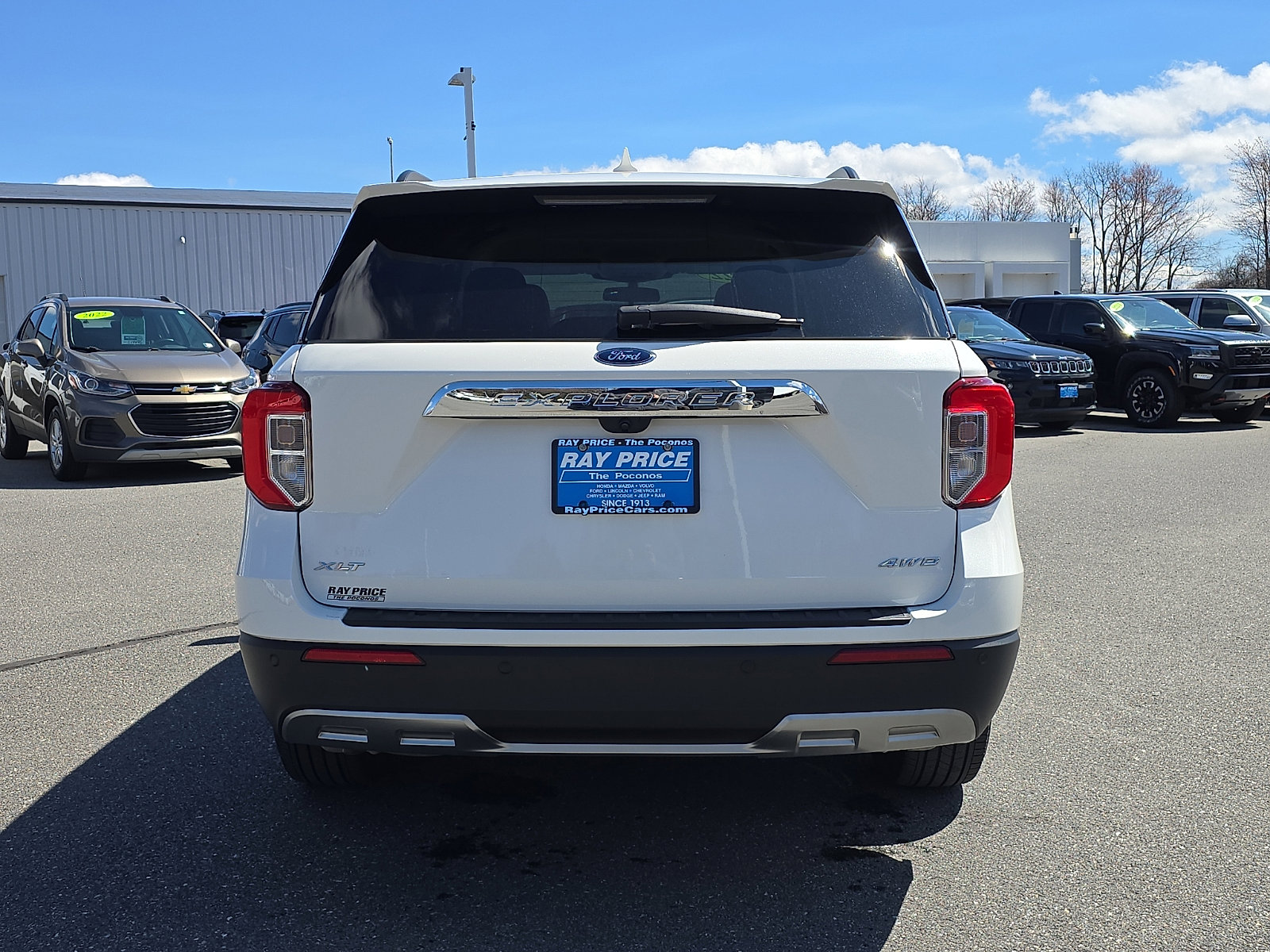 Certified 2022 Ford Explorer XLT w/ Equipment Group 202A AWD/4WD image 5