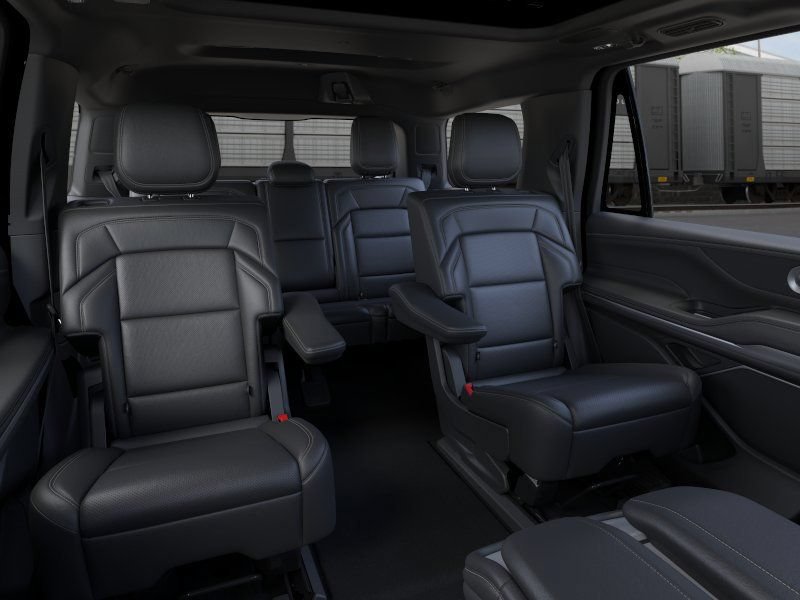 New 2026 Lincoln Navigator Reserve w/ Jet Appearance Package AWD/4WD image 11