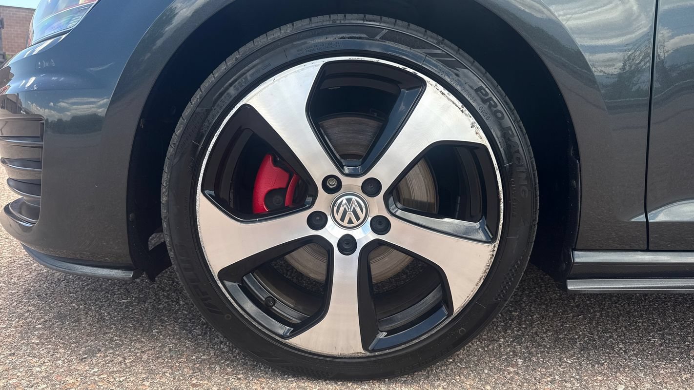 Used 2016 Volkswagen GTI SE FWD image 15