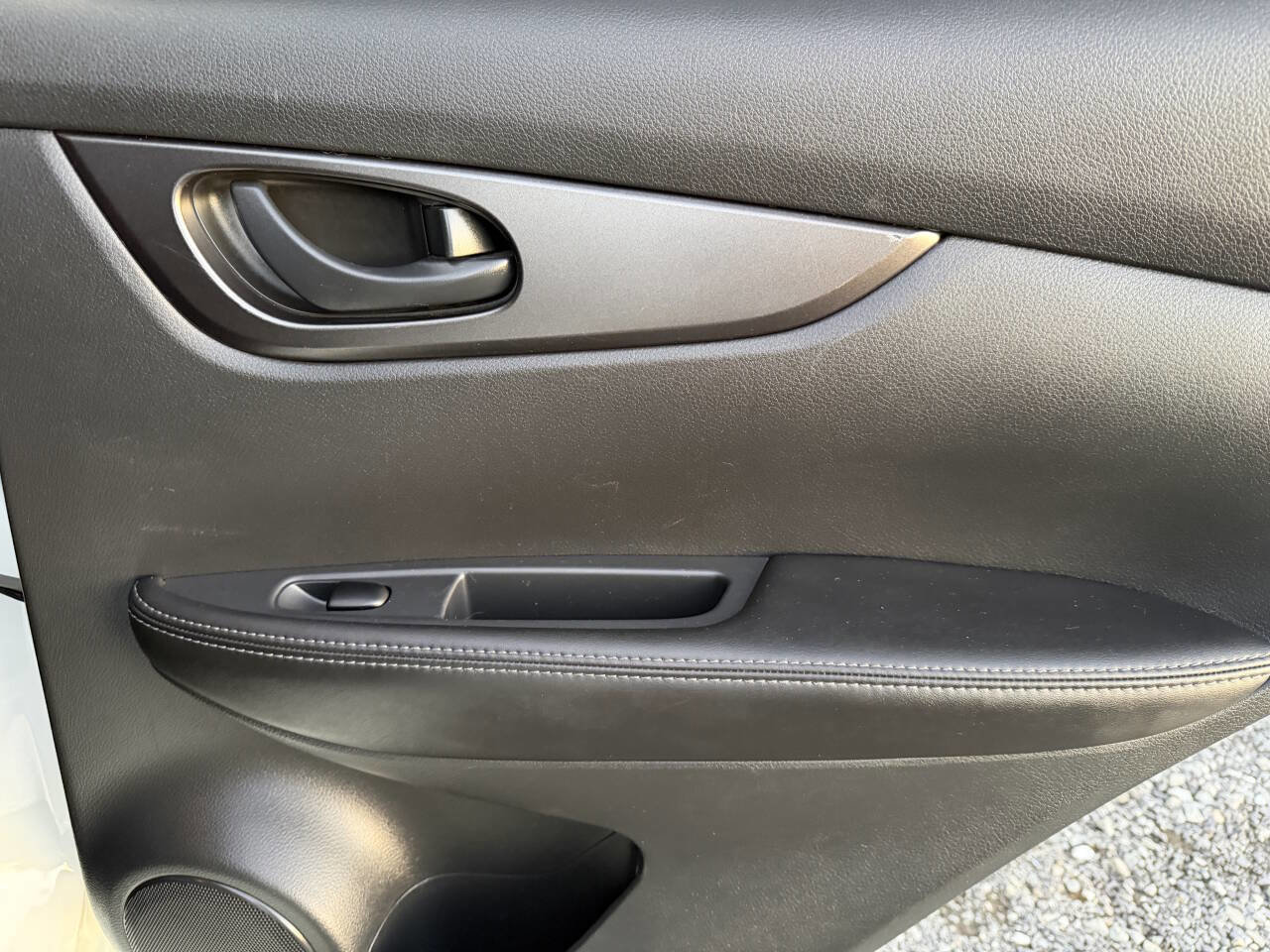 Used 2022 Nissan Rogue Sport S image 39